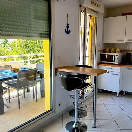 Apartment Avec Grande Terrasse *